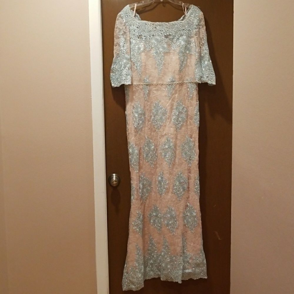 TAHARI FORMAL DRESS